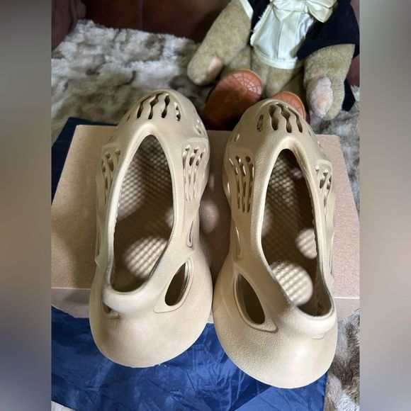 Adidas Yeezy Foam Runner Size 10 - Picture 7 of 11